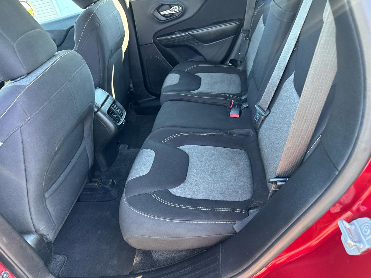 Used 2015 Jeep Cherokee Sport image 11