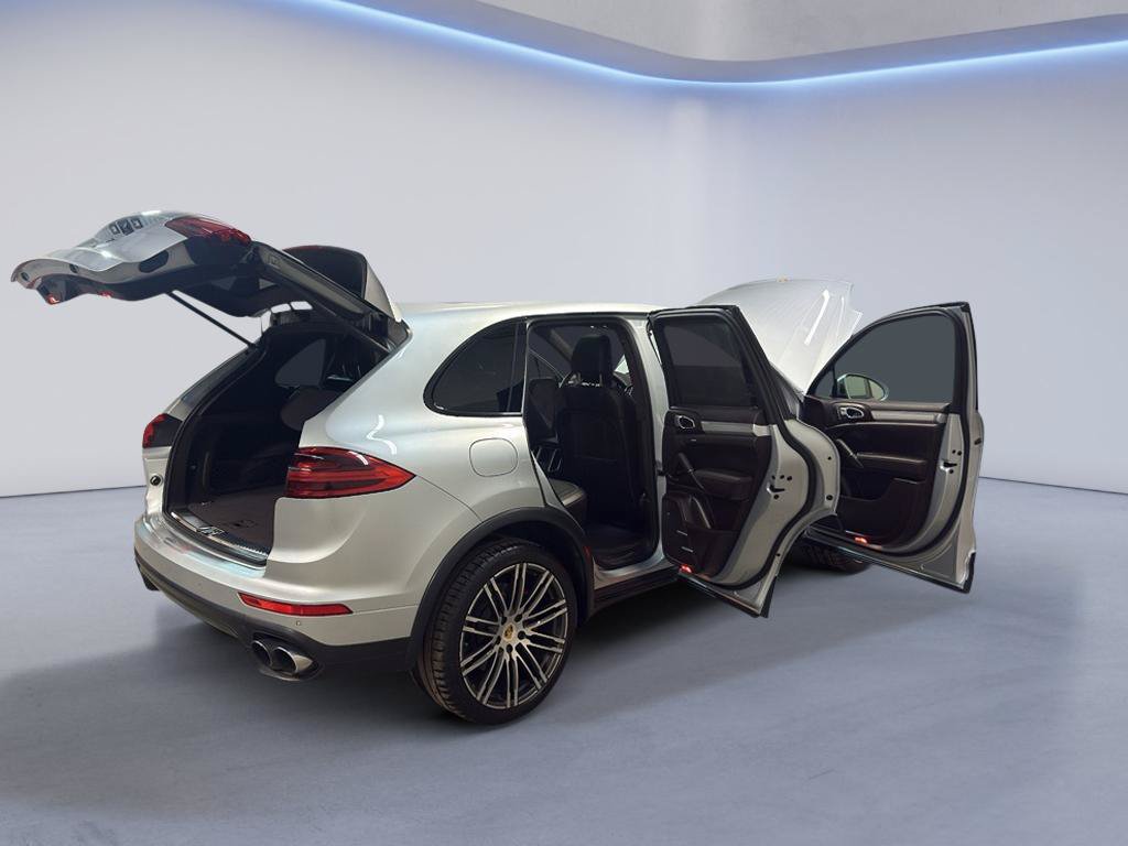 Used 2016 Porsche Cayenne Turbo AWD/4WD image 14