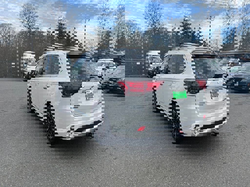 Used 2018 Mitsubishi Outlander GT image 3