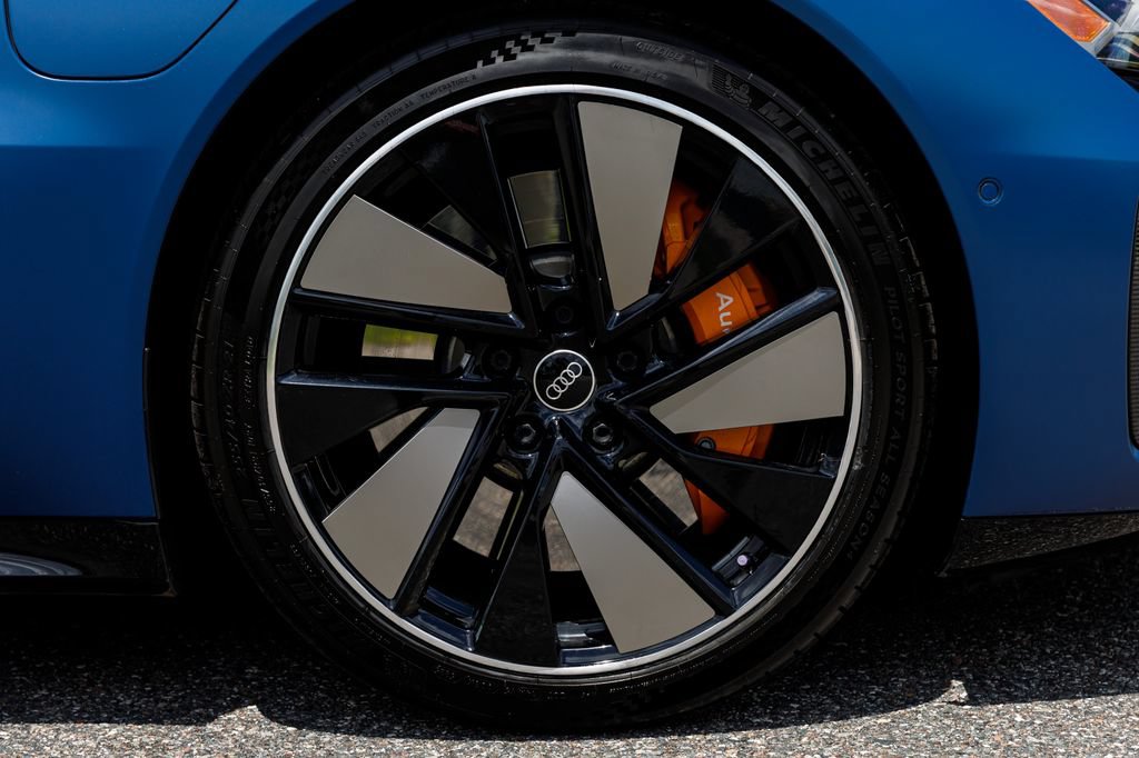 Used 2022 Audi RS e-tron GT w/ Carbon Performance Package AWD/4WD image 45
