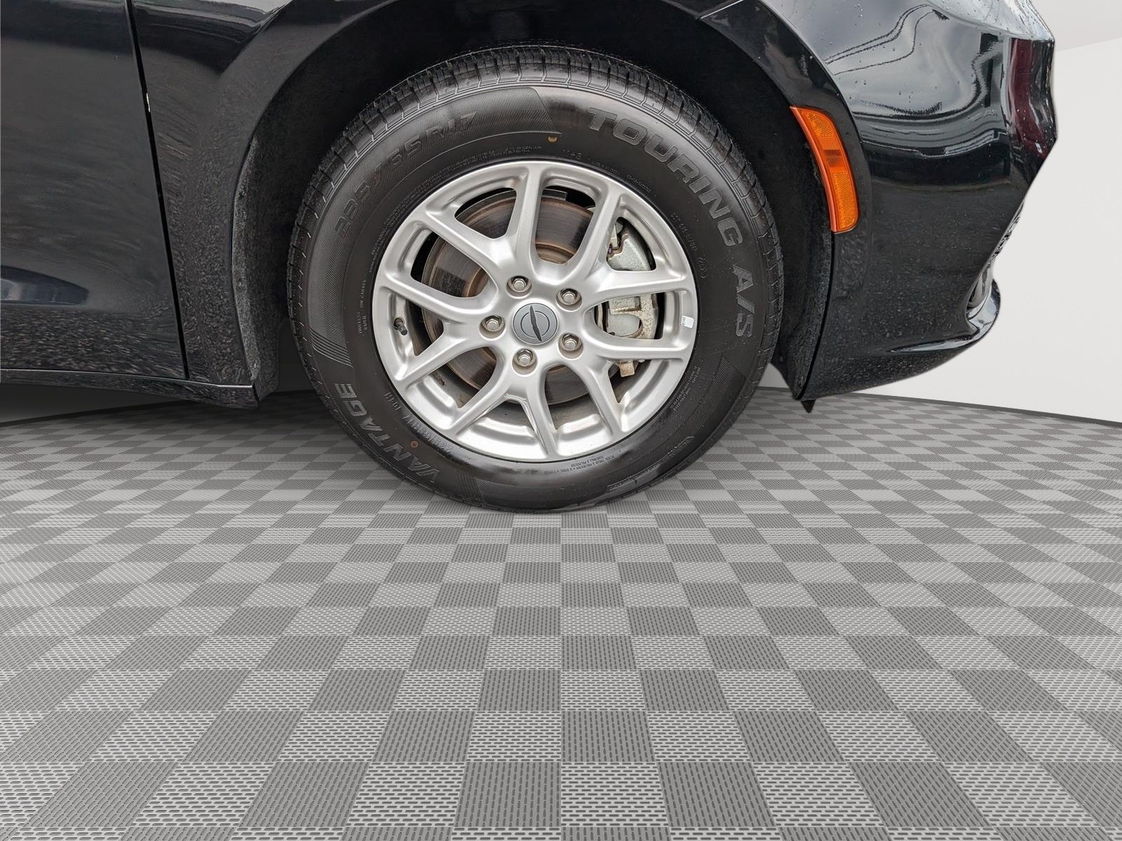 Used 2025 Chrysler Pacifica Select FWD image 9