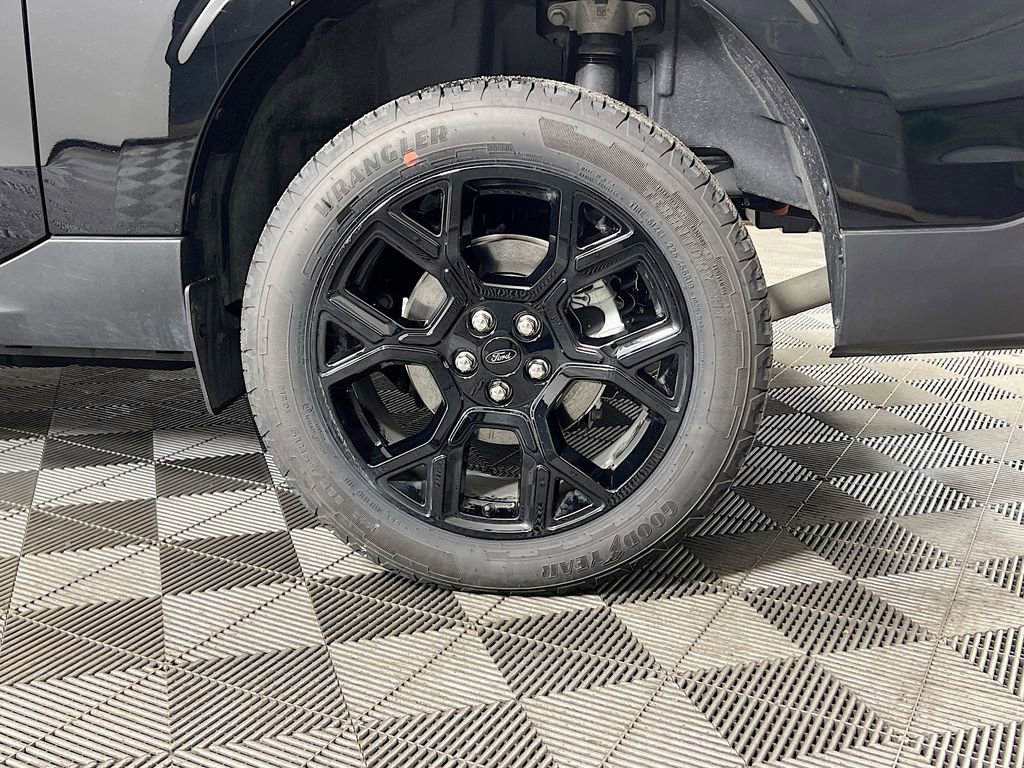 Used 2025 Ford Maverick Lariat w/ Black Appearance Package image 36