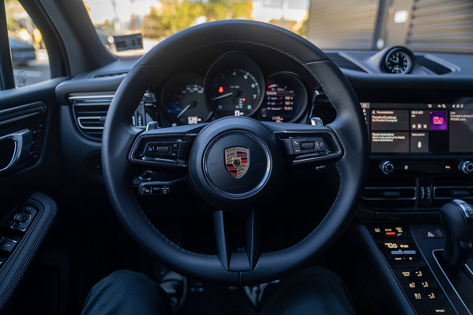 Certified 2025 Porsche Macan image 6