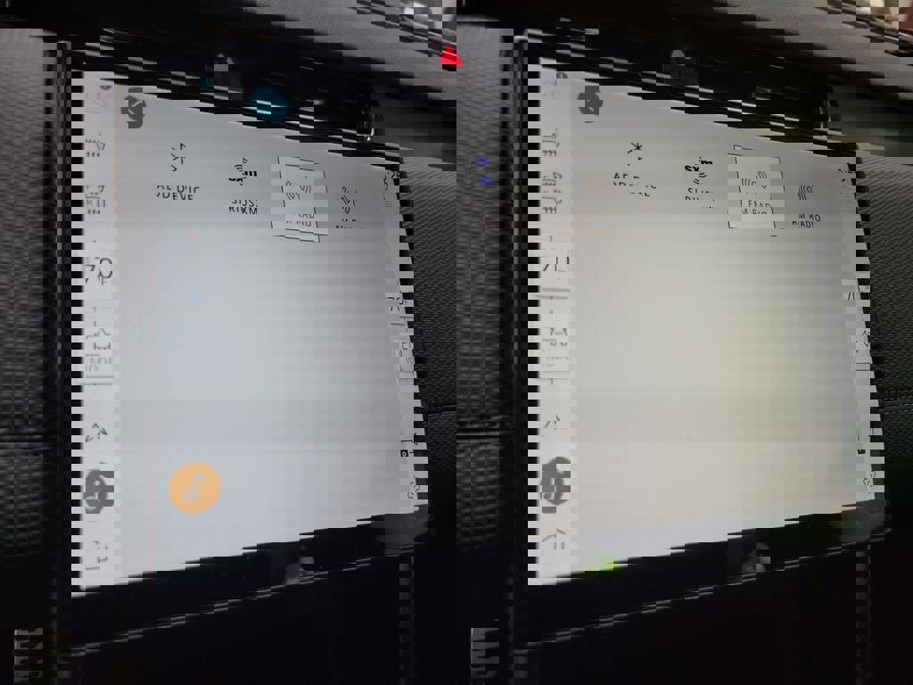 New 2025 Land Rover Discovery Sport Dynamic SE image 32