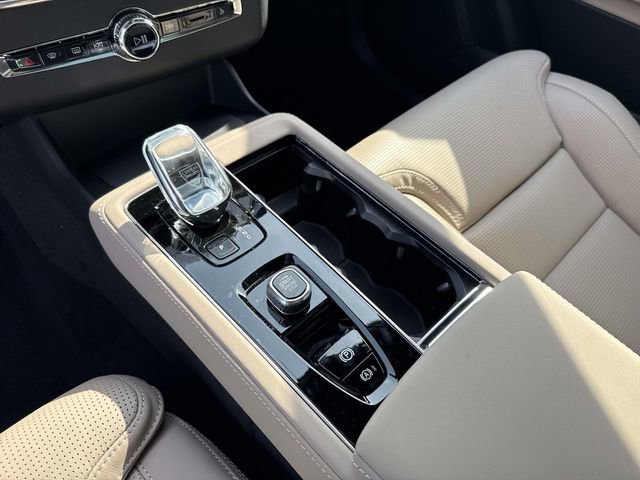 New 2026 Volvo XC90 B6 Ultra image 28