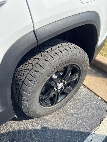 Used 2023 GMC Acadia AT4 image 7