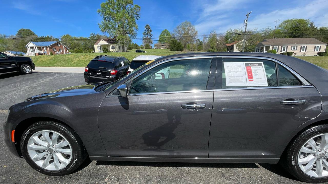 Used 2015 Chrysler 300 C w/ Light Group image 3