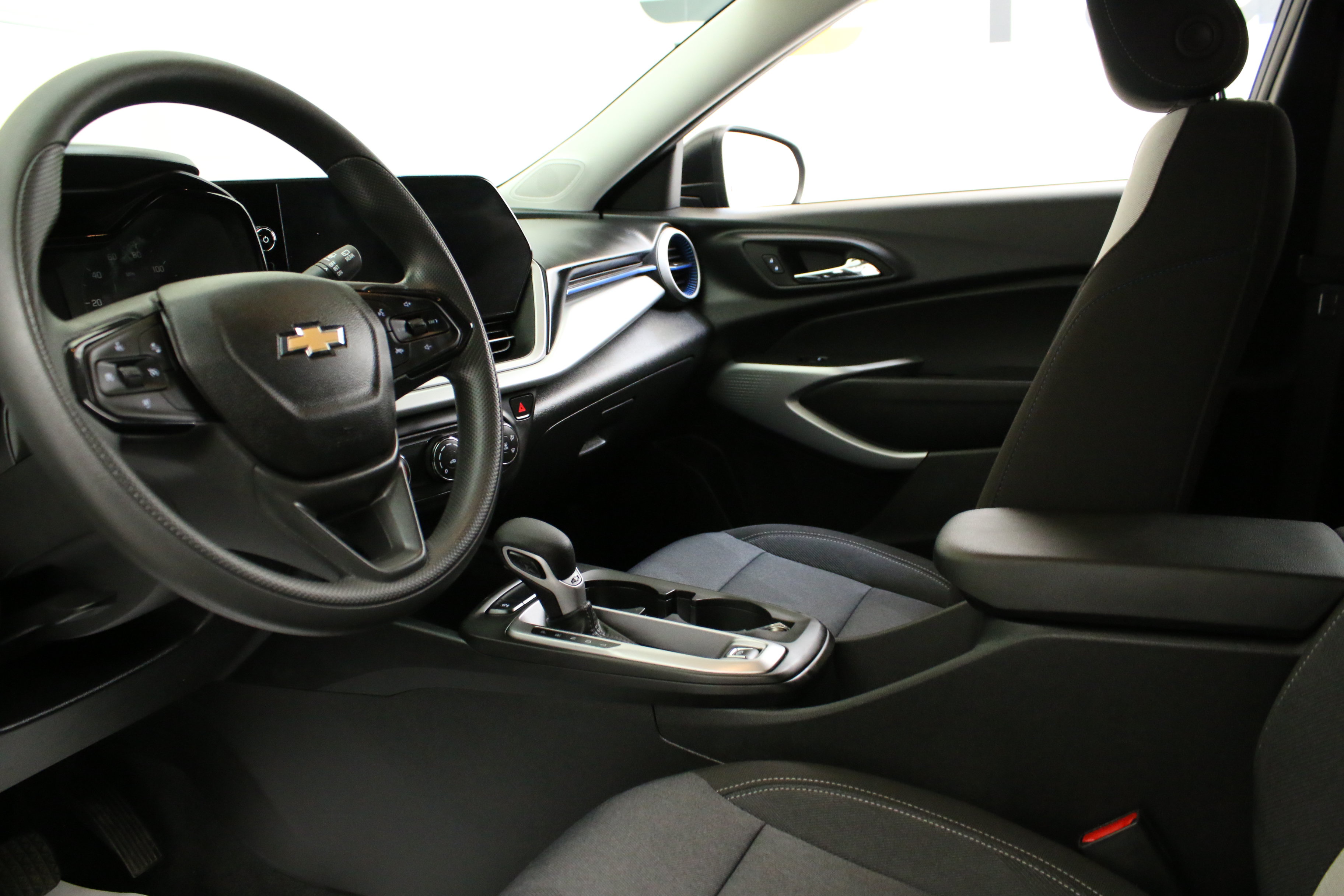 Used 2024 Chevrolet Trax LS FWD image 23