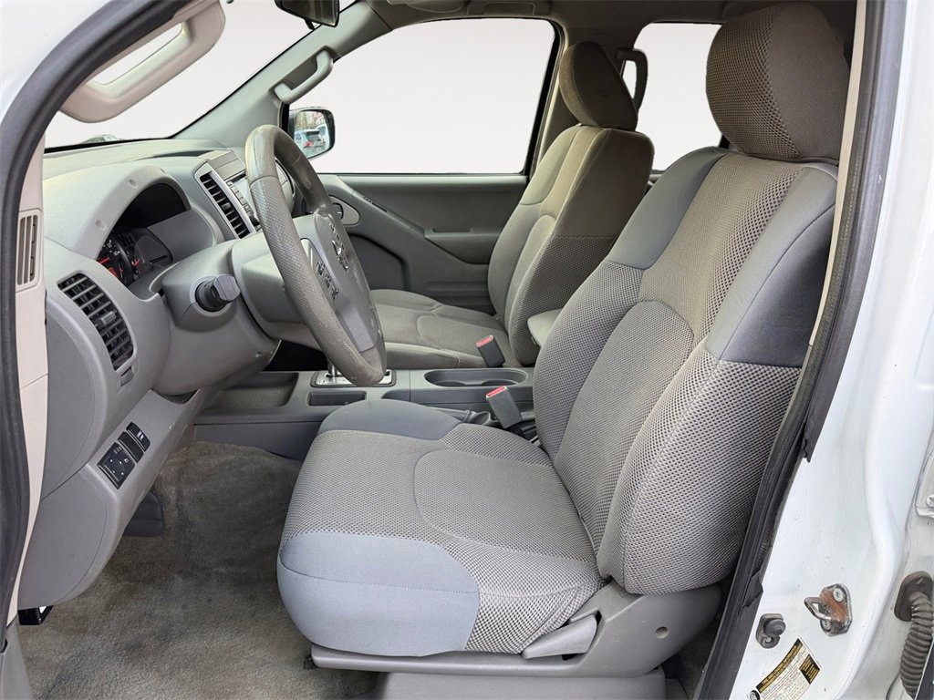 Used 2016 Nissan Frontier SV image 9