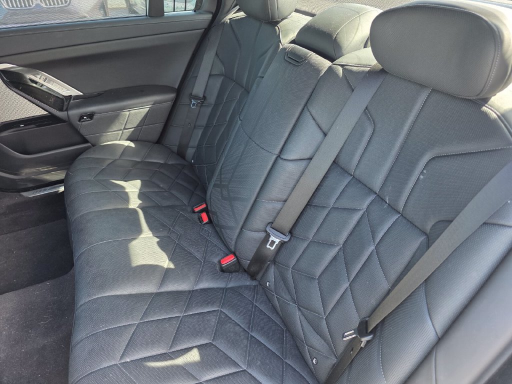 Certified 2023 BMW 760i xDrive AWD/4WD image 13