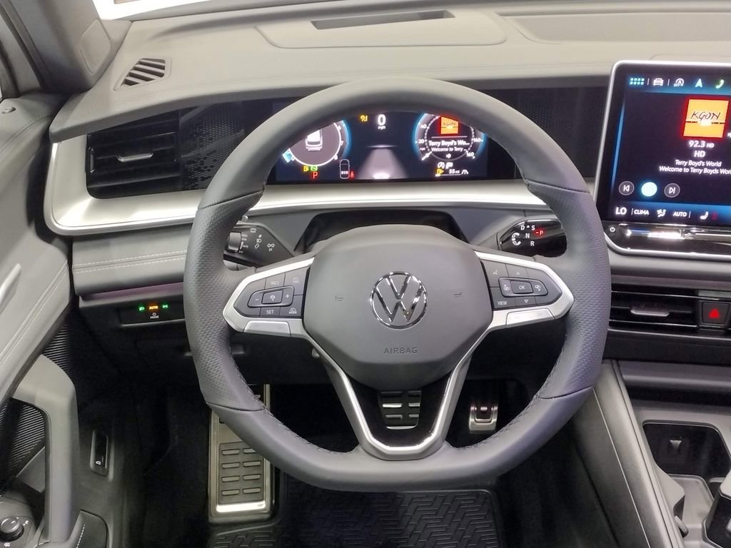 New 2025 Volkswagen Tiguan SE R-Line image 38