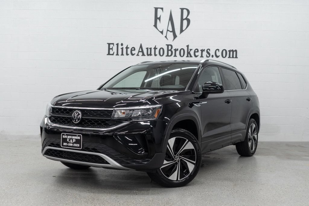 Used 2023 Volkswagen Taos SE w/ Panoramic Sunroof Package