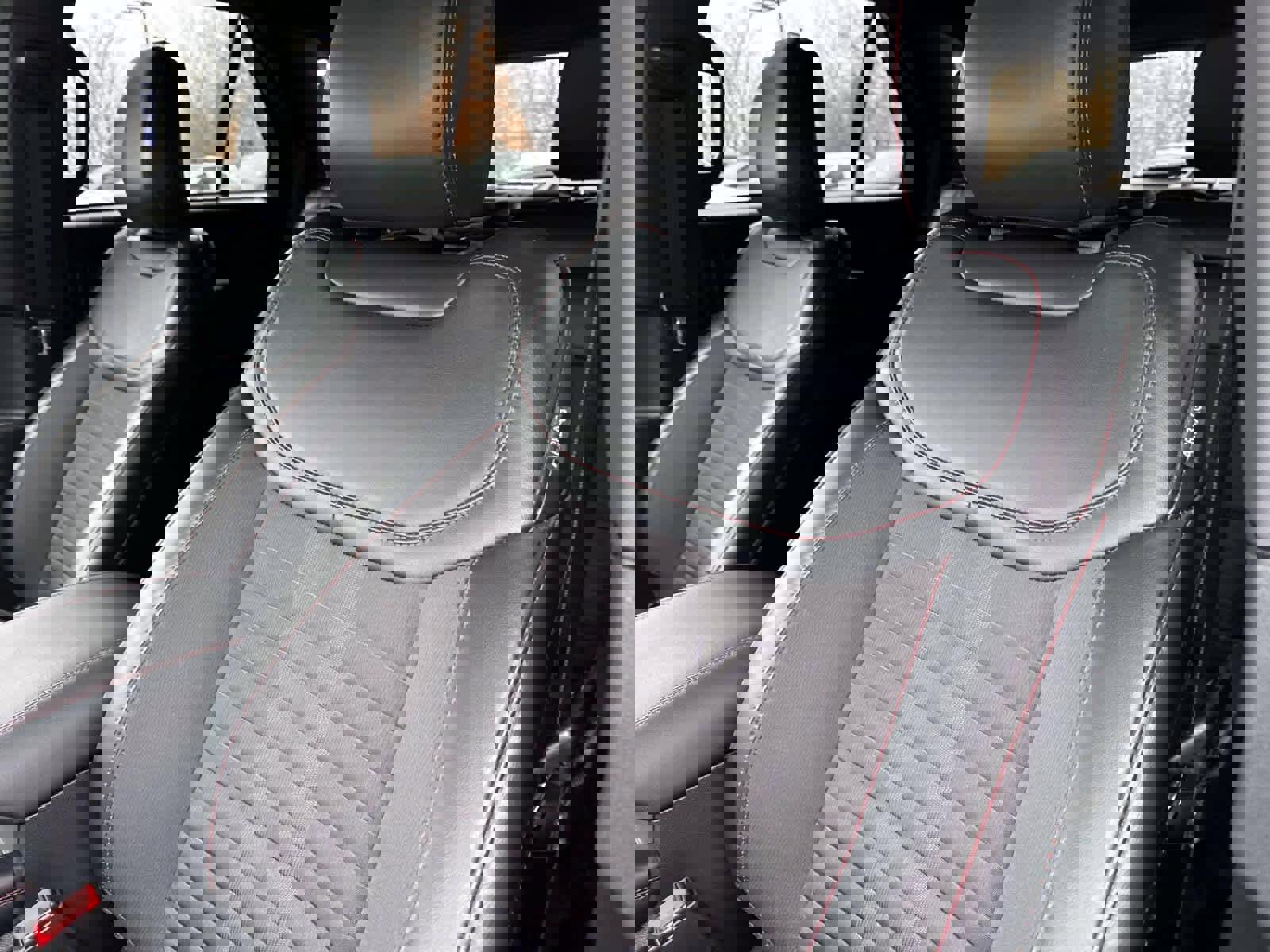 Used 2025 Ford Explorer ST-Line w/ ST-Line Street Pack image 16