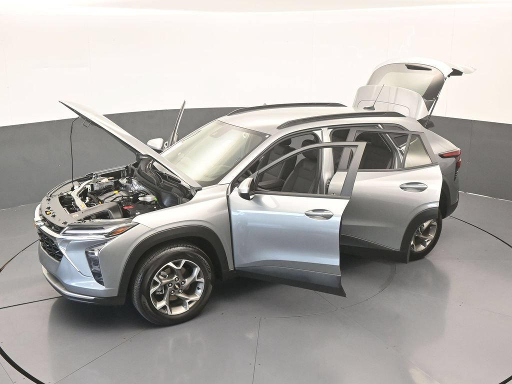 Used 2025 Chevrolet Trax LT w/ Driver Confidence Package FWD image 59