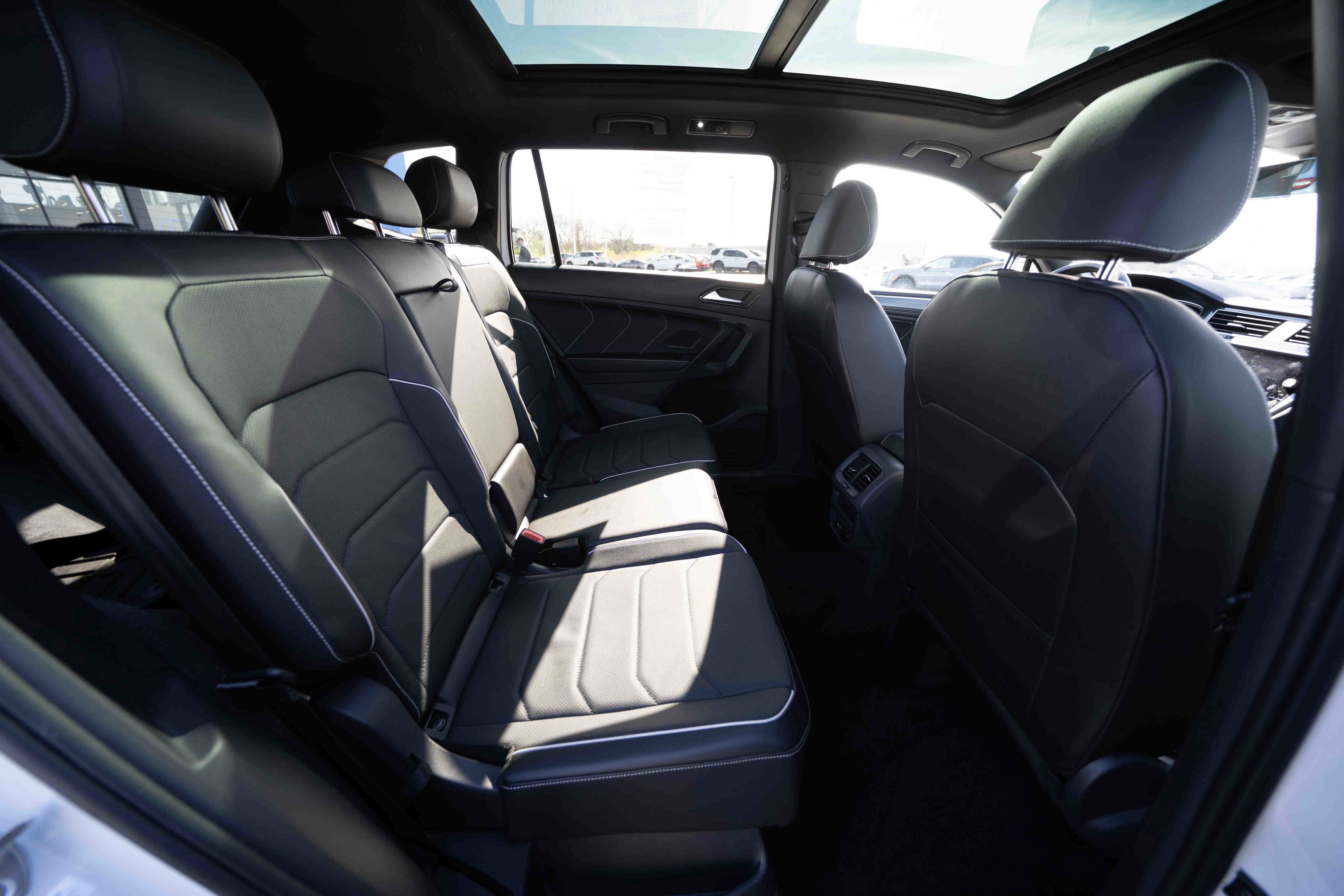 Used 2024 Volkswagen Tiguan SEL R-Line image 25