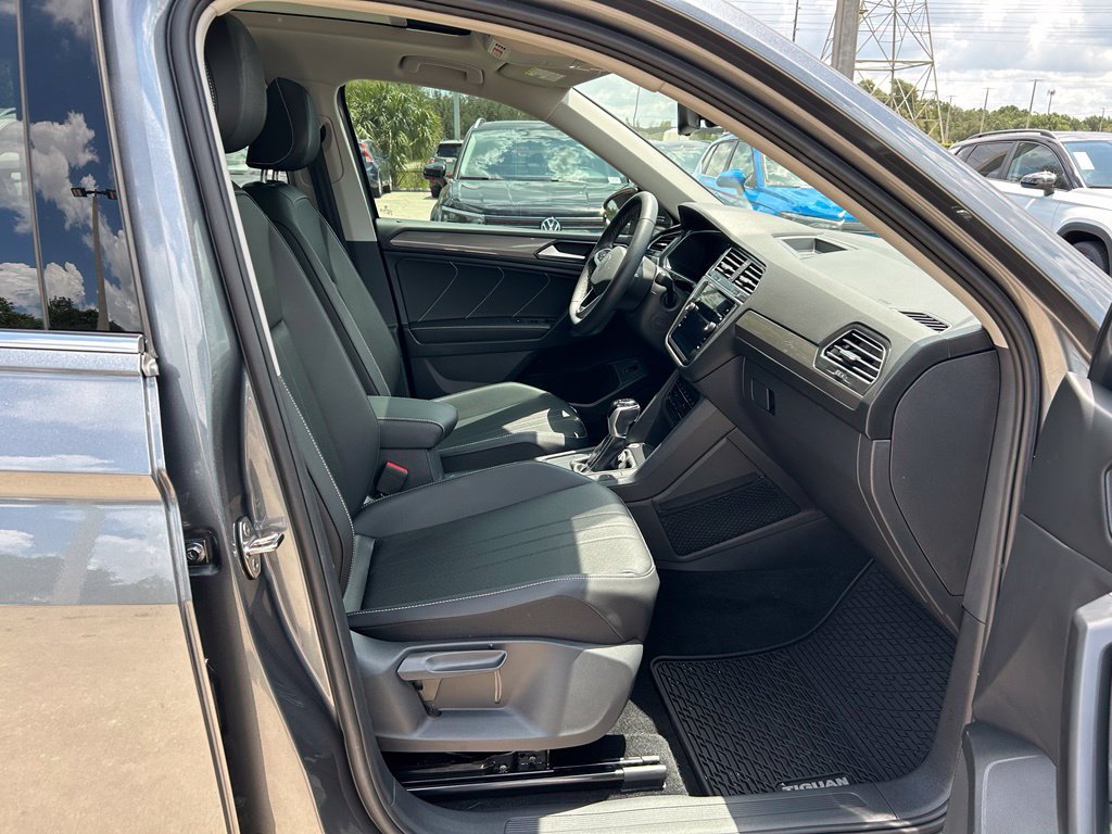 Certified 2023 Volkswagen Tiguan SE w/ Panoramic Sunroof Package FWD image 39