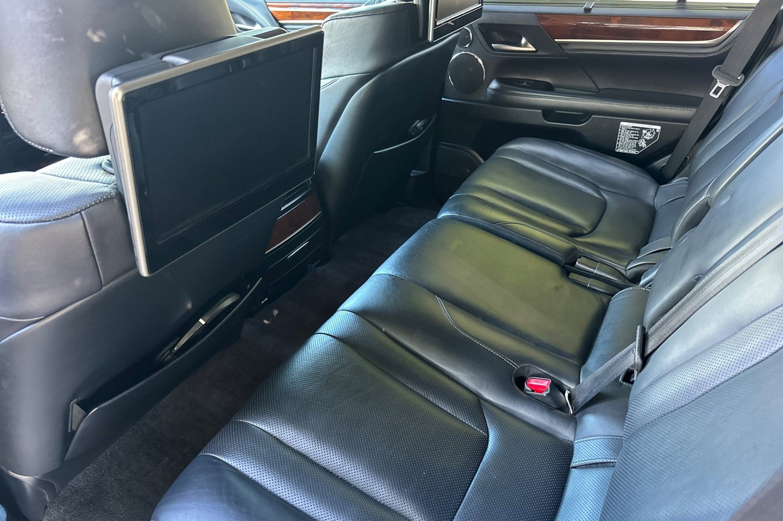 Used 2017 Lexus LX 570 4WD w/ Luxury Package image 15