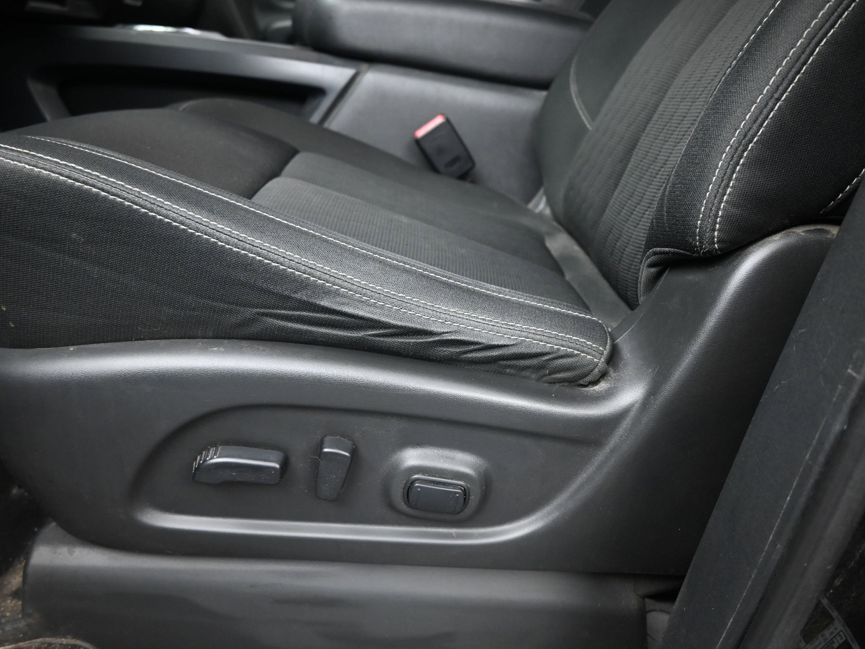 Used 2019 Nissan Titan SV w/ SV Convenience Package image 11