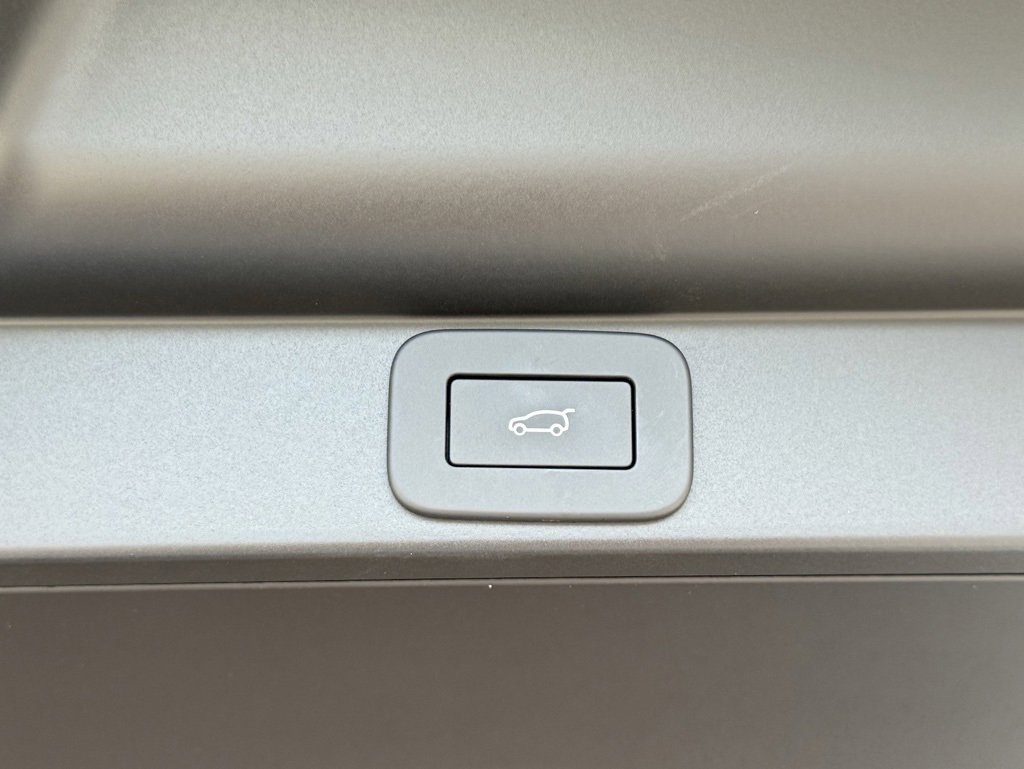 New 2025 Land Rover Range Rover SE image 37