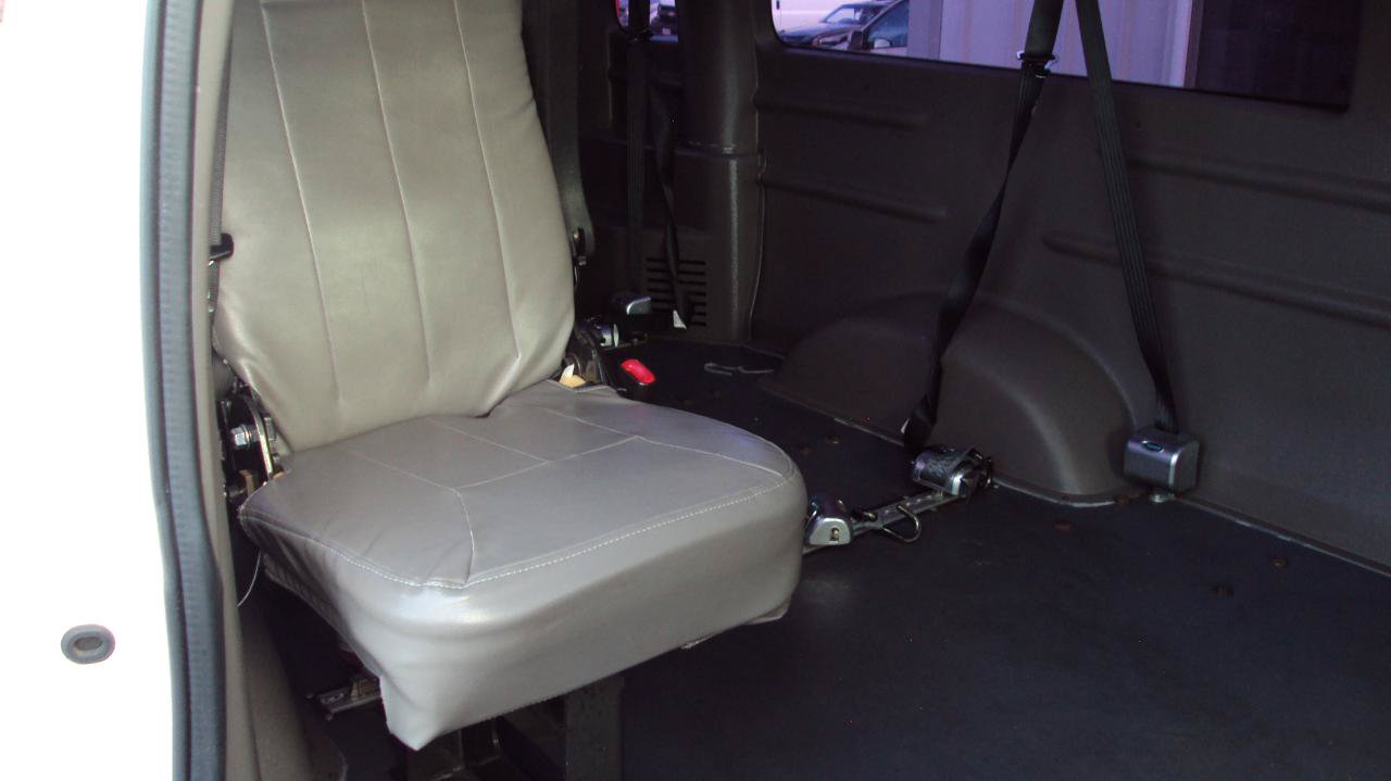 Used 2014 Ford E-250 and Econoline 250 Extended w/ Power Group RWD image 18