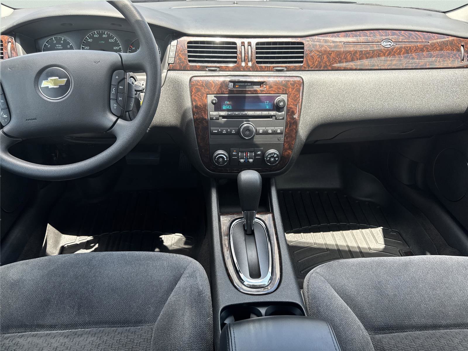 Used 2015 Chevrolet Impala LT w/ LT Sunroof Package FWD image 15