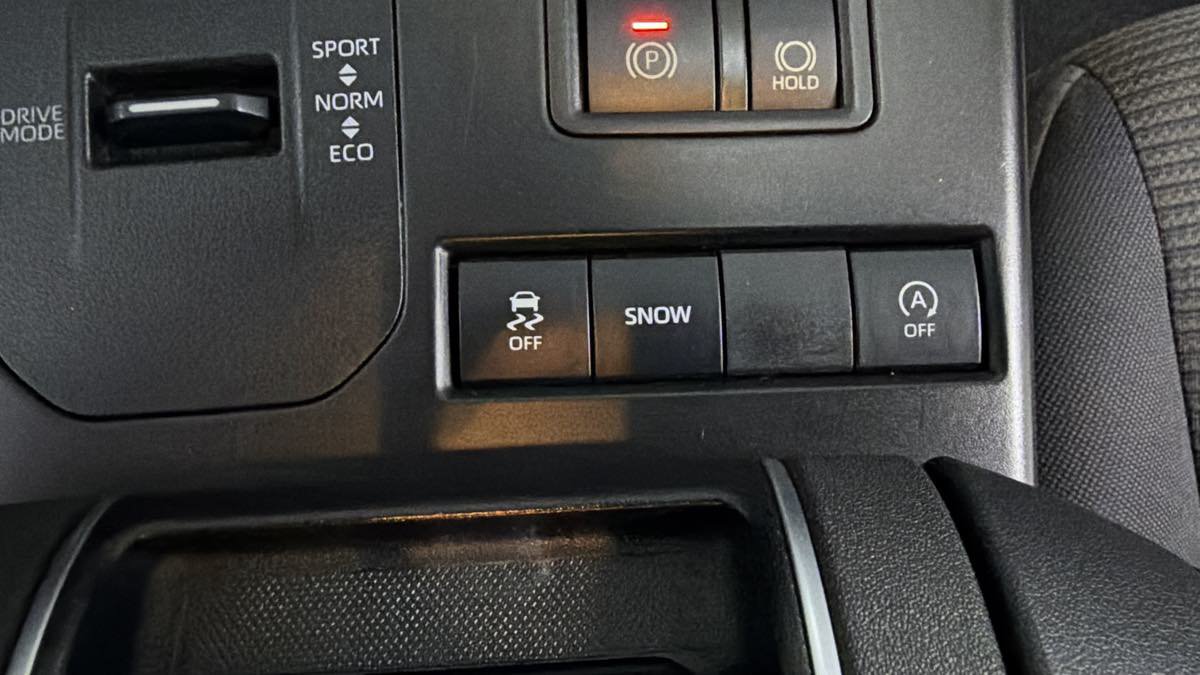 Used 2021 Toyota Highlander LE FWD image 24