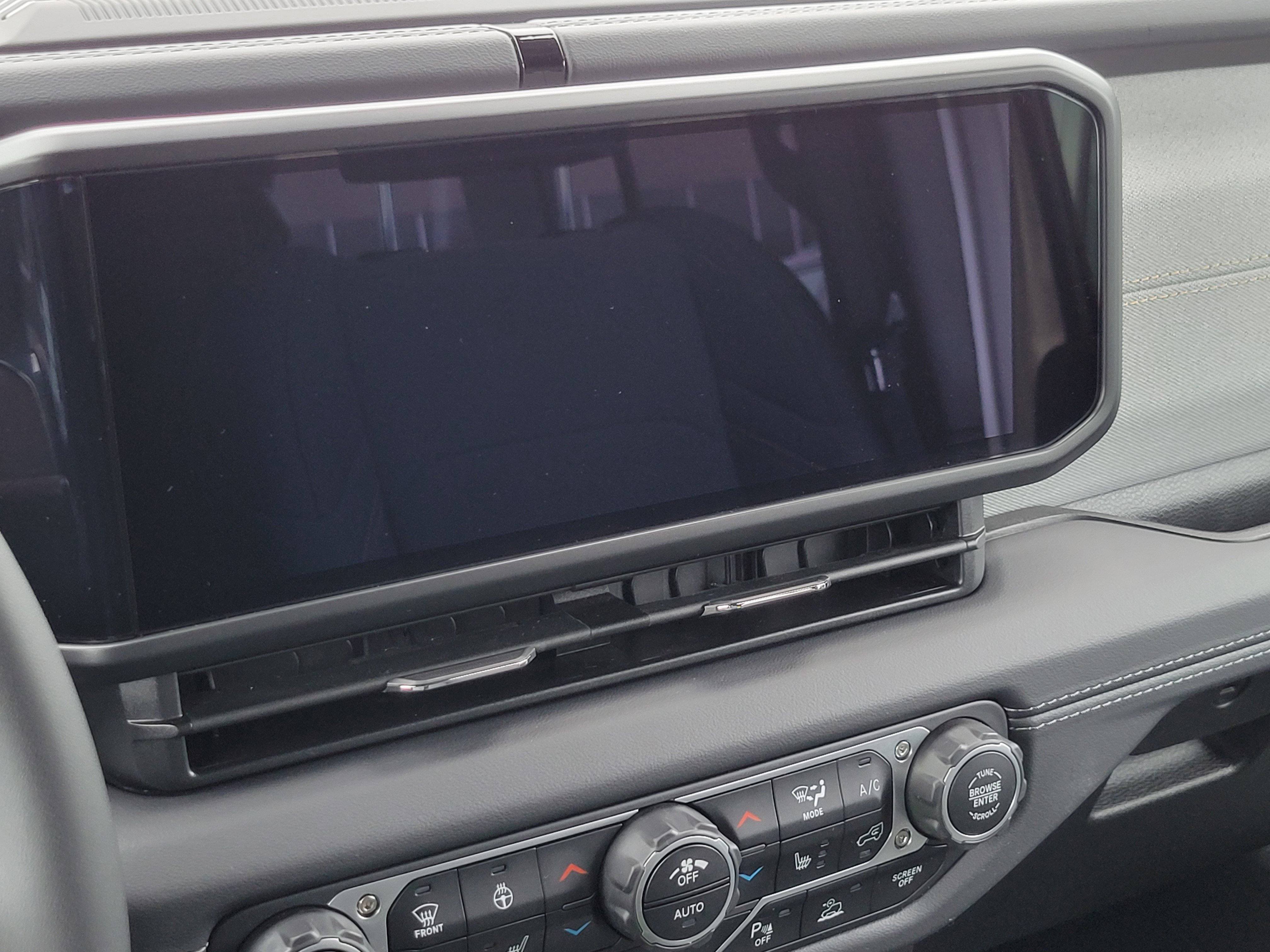 Used 2025 Jeep Wrangler Unlimited Sahara w/ Safety Group image 13