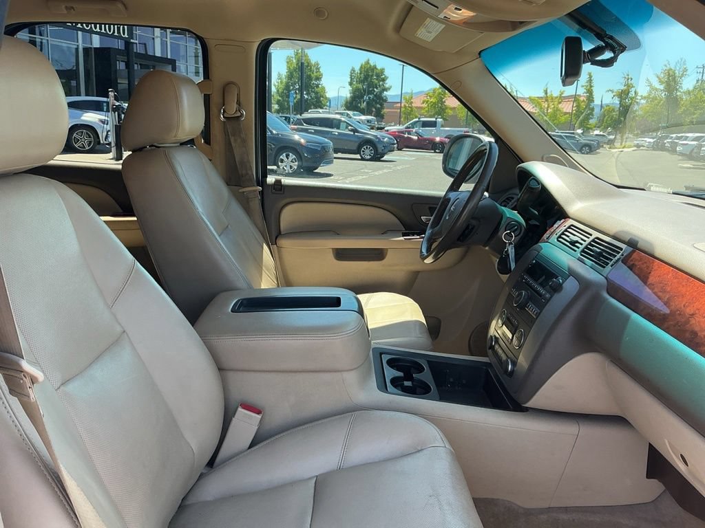 Used 2013 GMC Yukon SLT w/ SLT-2 Equipment Package AWD/4WD image 17
