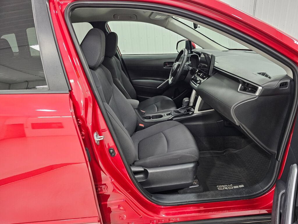 Used 2024 Toyota Corolla Cross LE AWD/4WD image 17