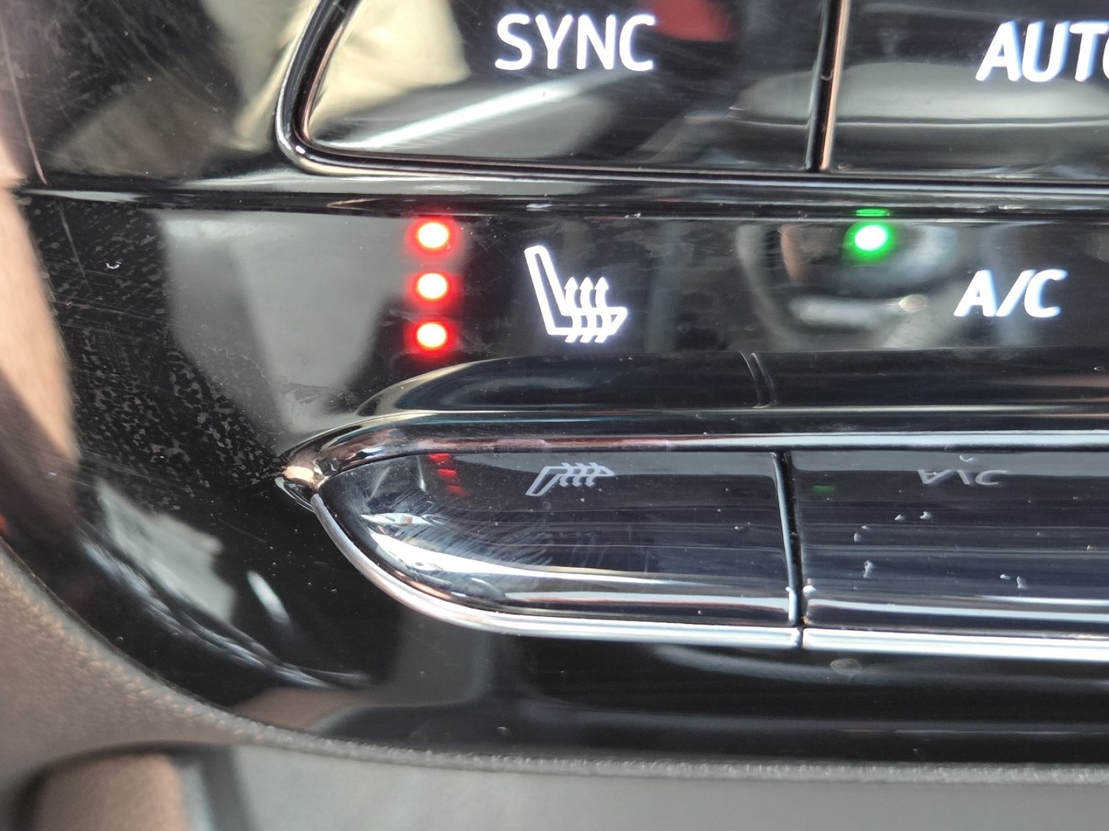 Used 2024 Buick Encore GX Avenir w/ Avenir Technology Package AWD/4WD image 6
