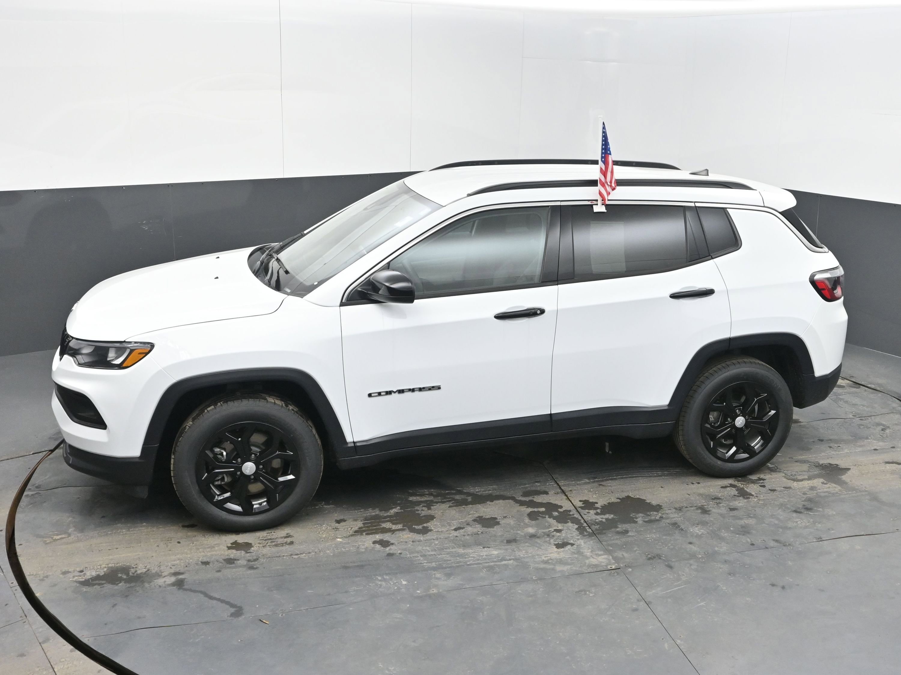 Used 2024 Jeep Compass Latitude image 34