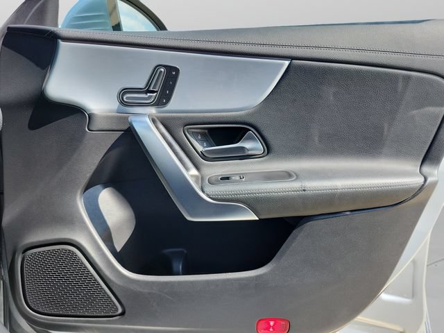 Used 2025 Mercedes-Benz CLA 250 image 31