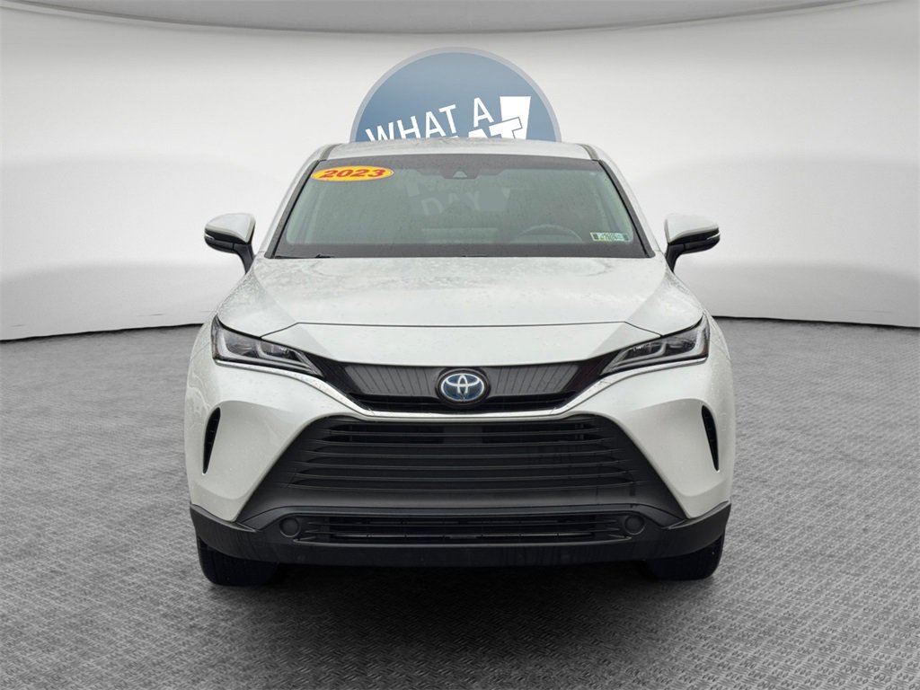 Used 2023 Toyota Venza LE image 3