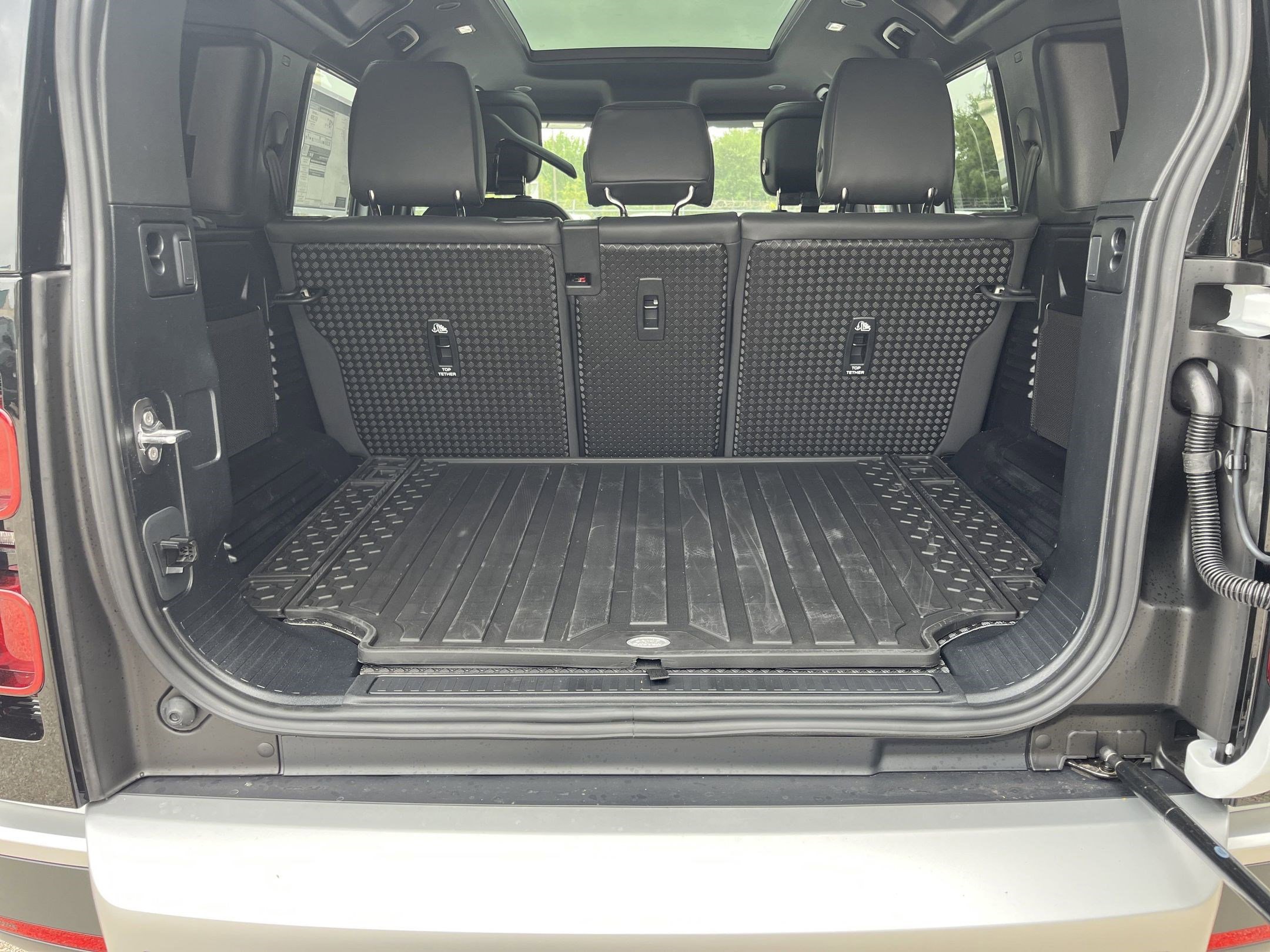 Used 2025 Land Rover Defender 110 S image 27