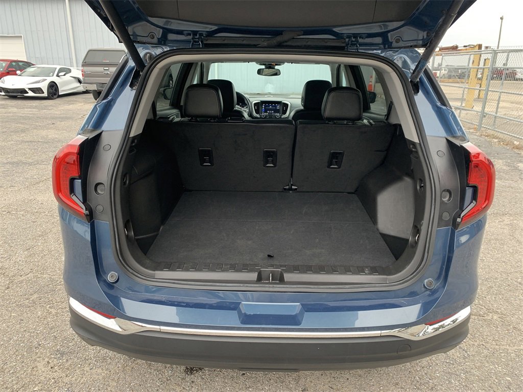 Used 2024 GMC Terrain SLT image 13