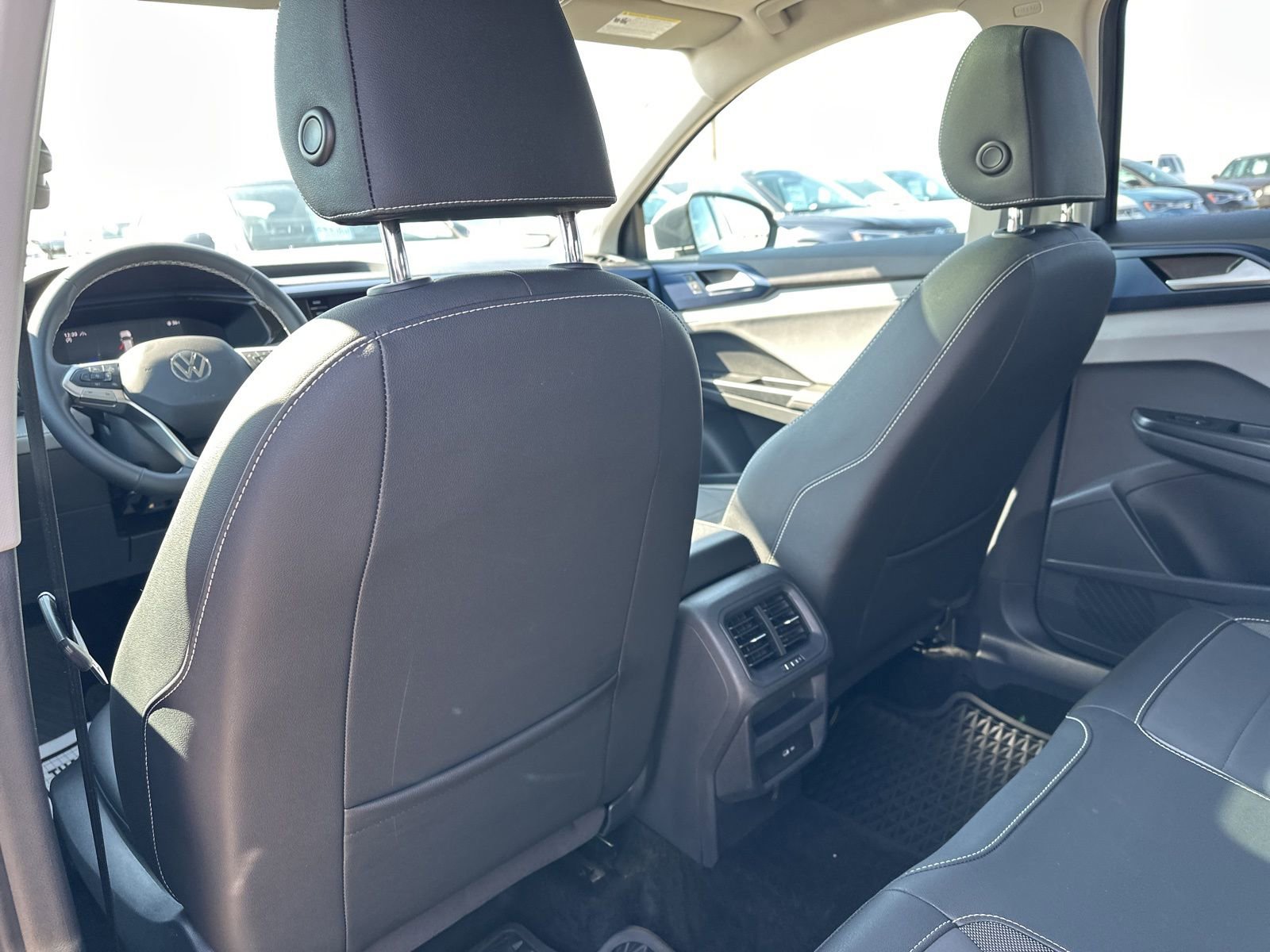 Certified 2024 Volkswagen Taos SE w/ Panoramic Sunroof Package image 21