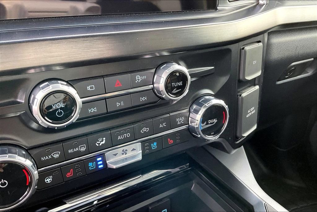 New 2026 Ford F250 Lariat w/ Black Appearance Package image 17