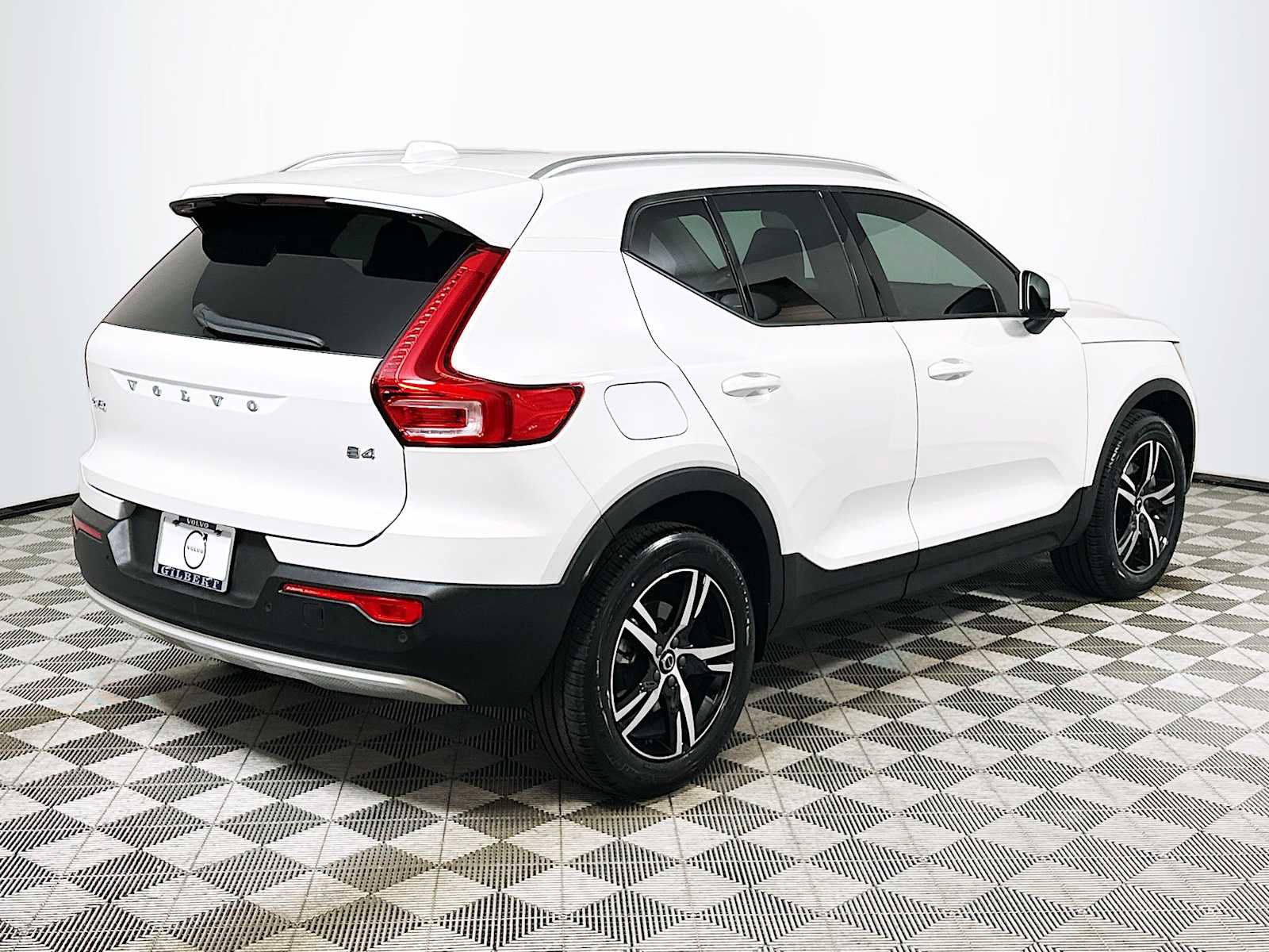 Used 2023 Volvo XC40 B4 Core w/ Convenience Package image 7