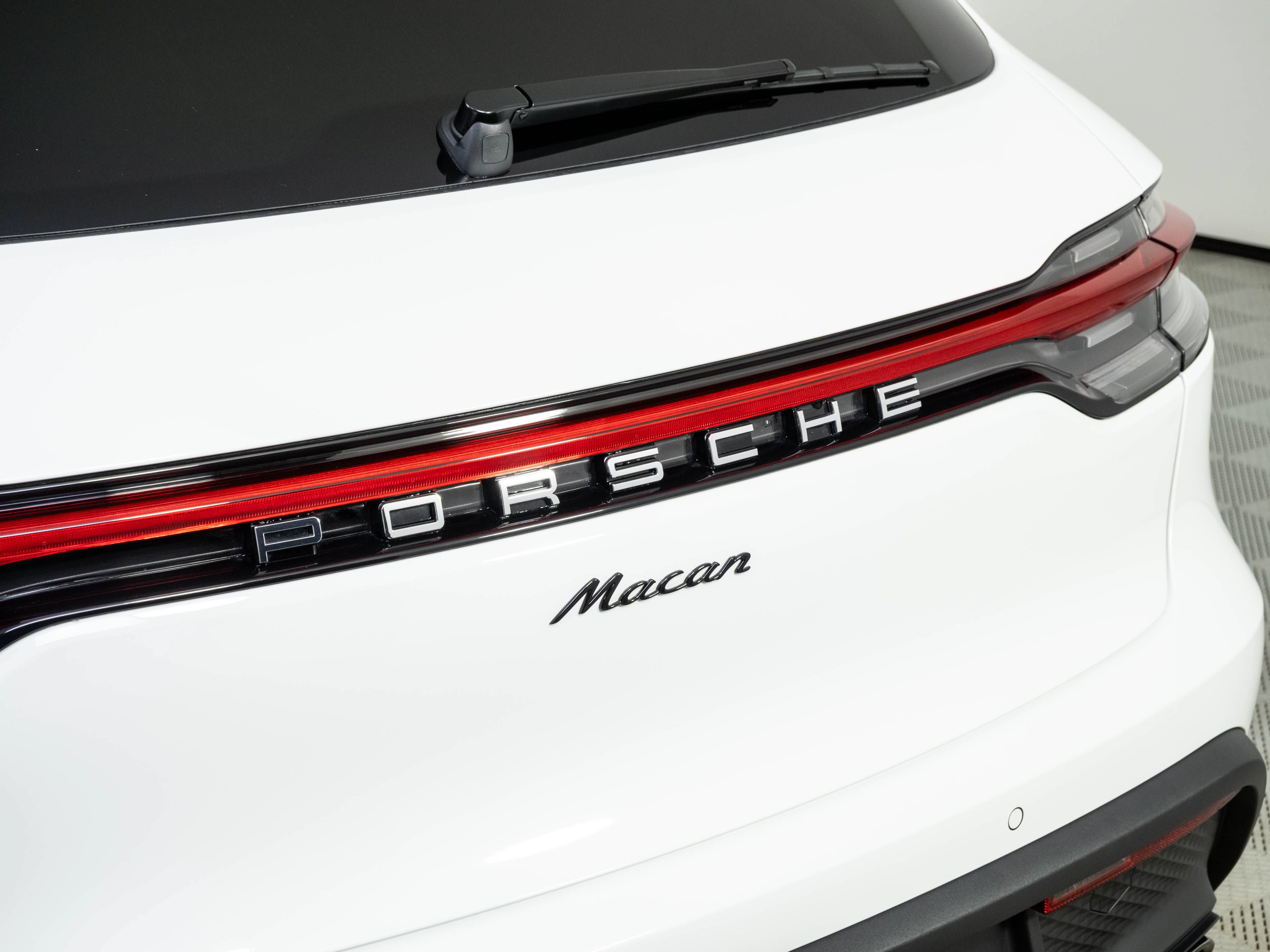 Certified 2026 Porsche Macan AWD/4WD image 38