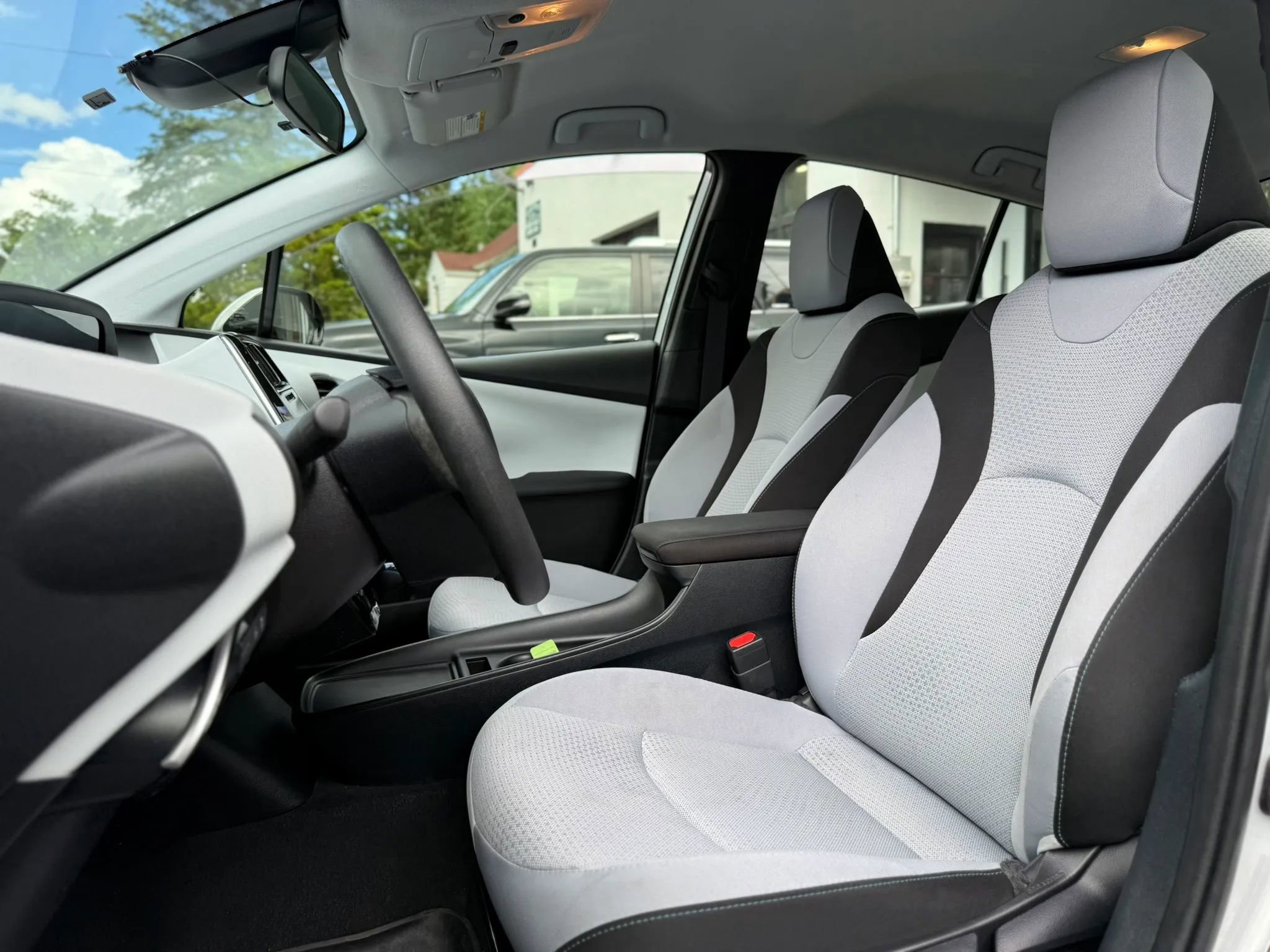 Used 2019 Toyota Prius LE FWD image 24