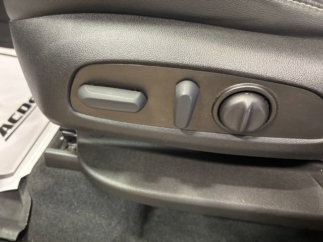 Used 2023 Chevrolet Traverse LT w/ LPO, Floor Liner Package image 39