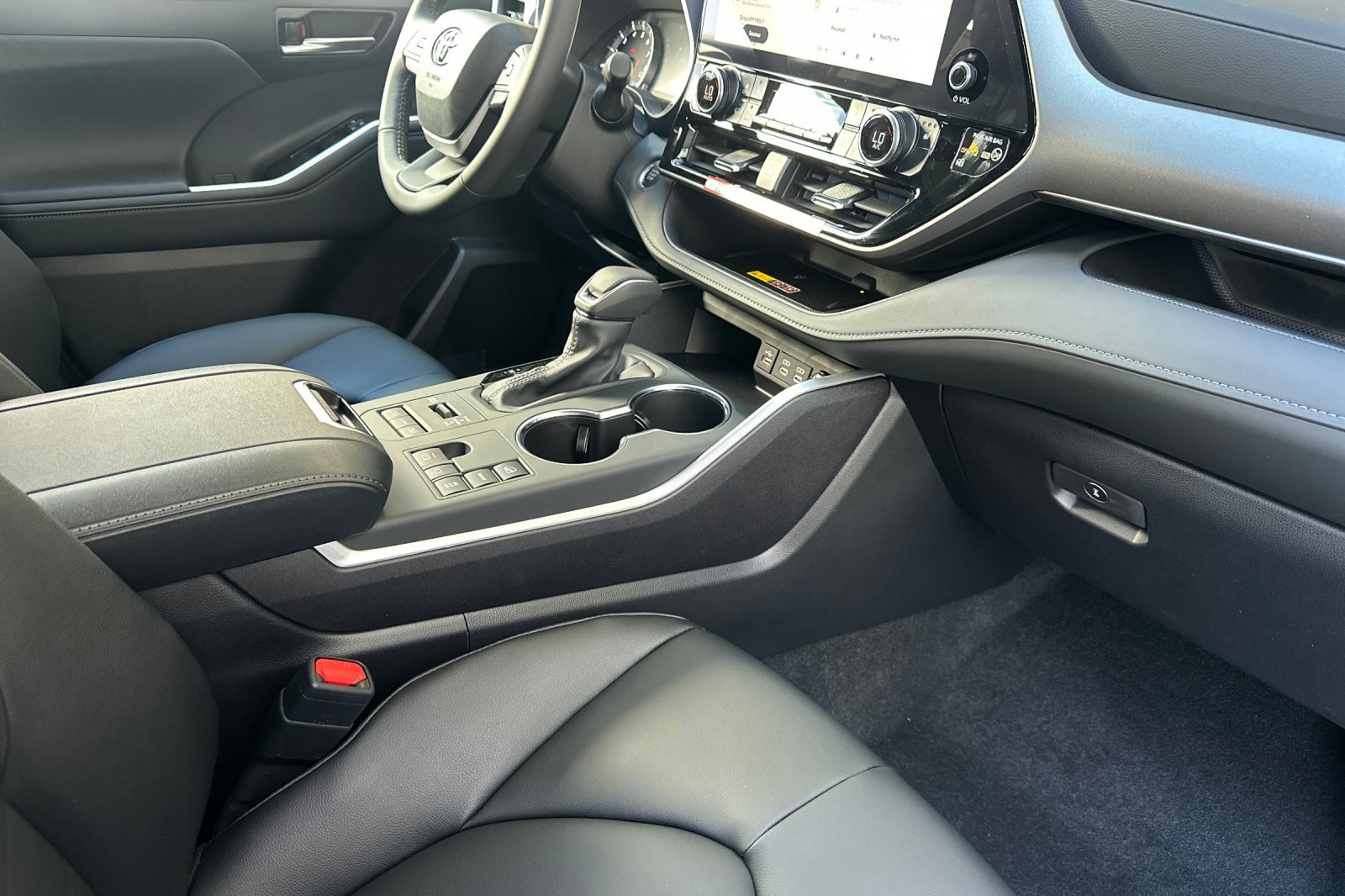 New 2026 Toyota Highlander XLE image 19