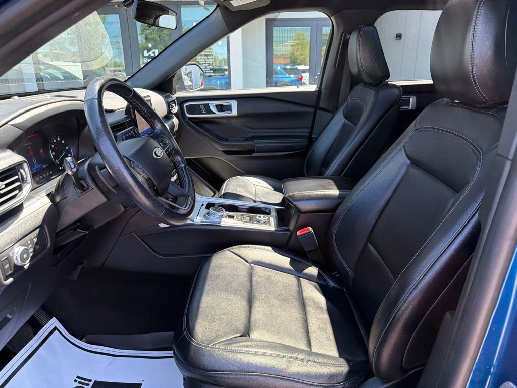 Used 2020 Ford Explorer XLT w/ Equipment Group 202A AWD/4WD image 29