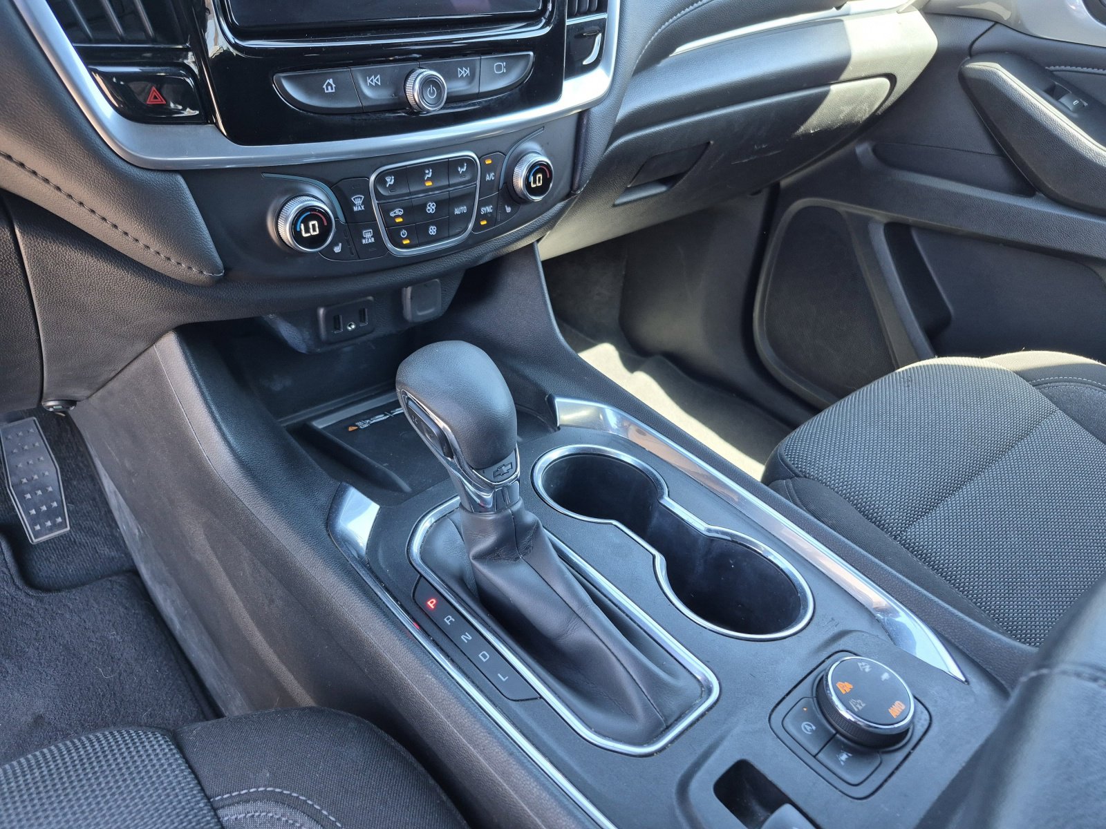 Used 2022 Chevrolet Traverse LT w/ LPO, Cargo Package AWD/4WD image 12