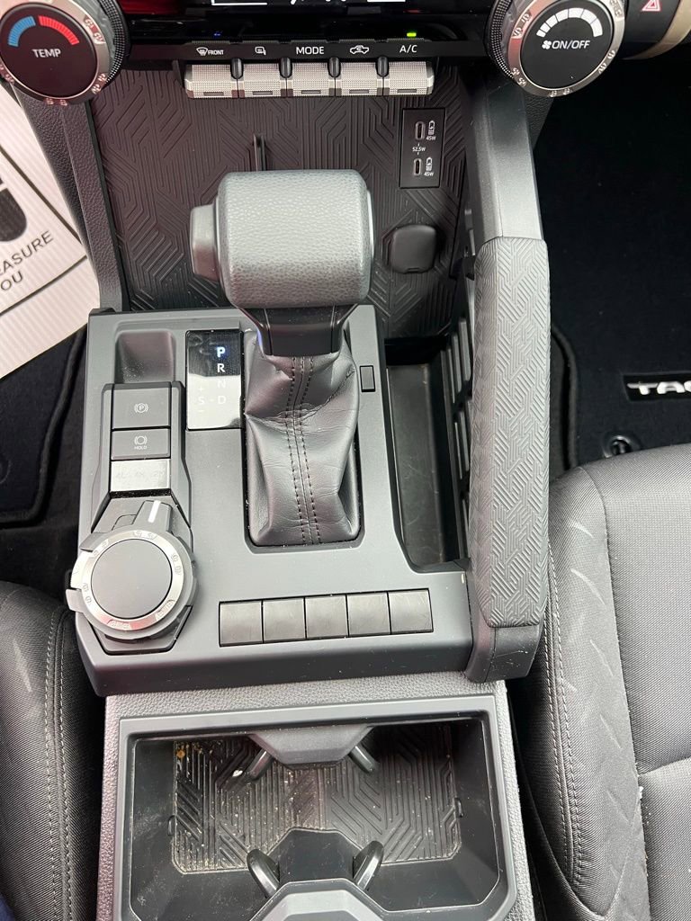 Used 2025 Toyota Tacoma SR image 13