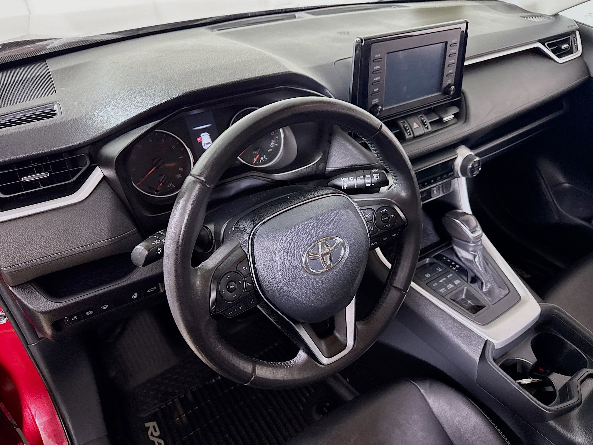 Used 2019 Toyota RAV4 XLE Premium w/ Cold Weather Package AWD/4WD image 9