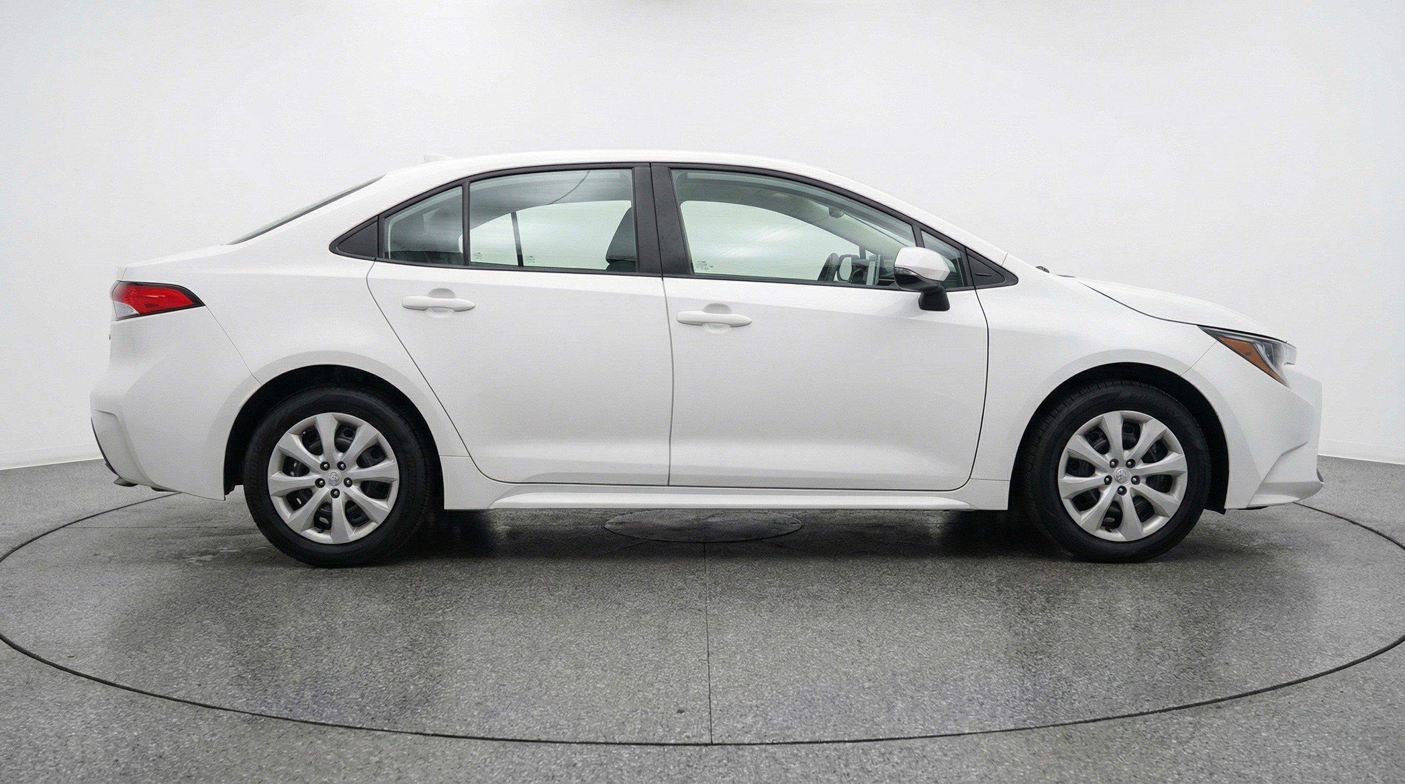 Used 2025 Toyota Corolla LE FWD image 11