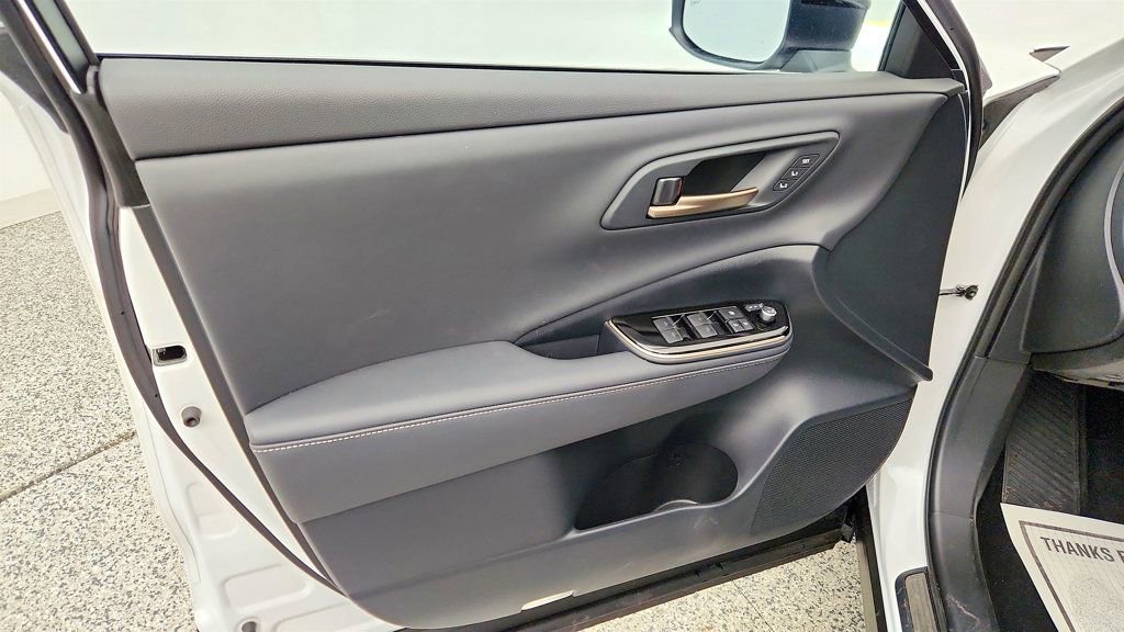 Used 2025 Toyota Crown Signia w/ Advanced Technology Package image 11