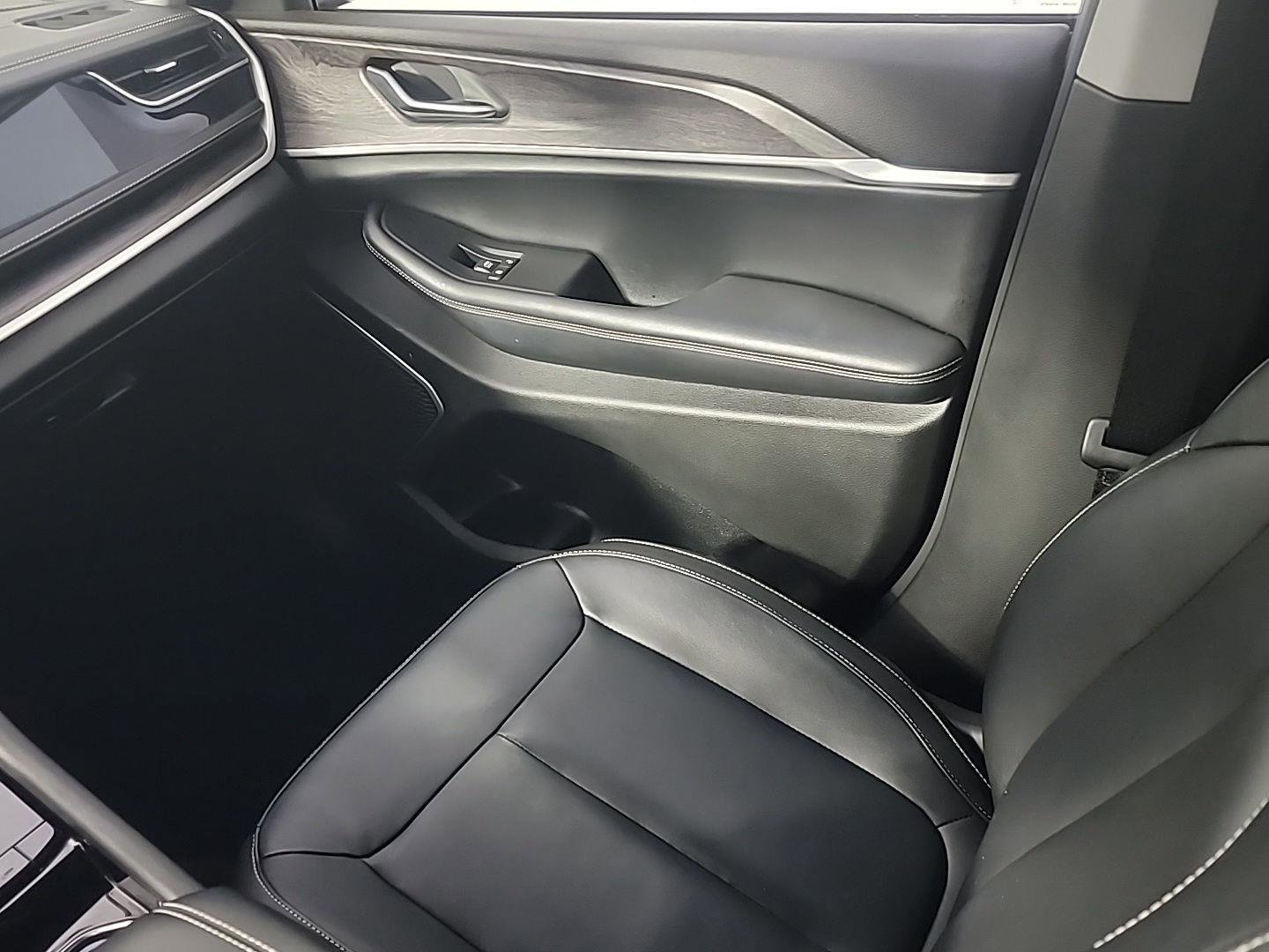 Used 2022 Jeep Grand Cherokee Limited 4xe image 22