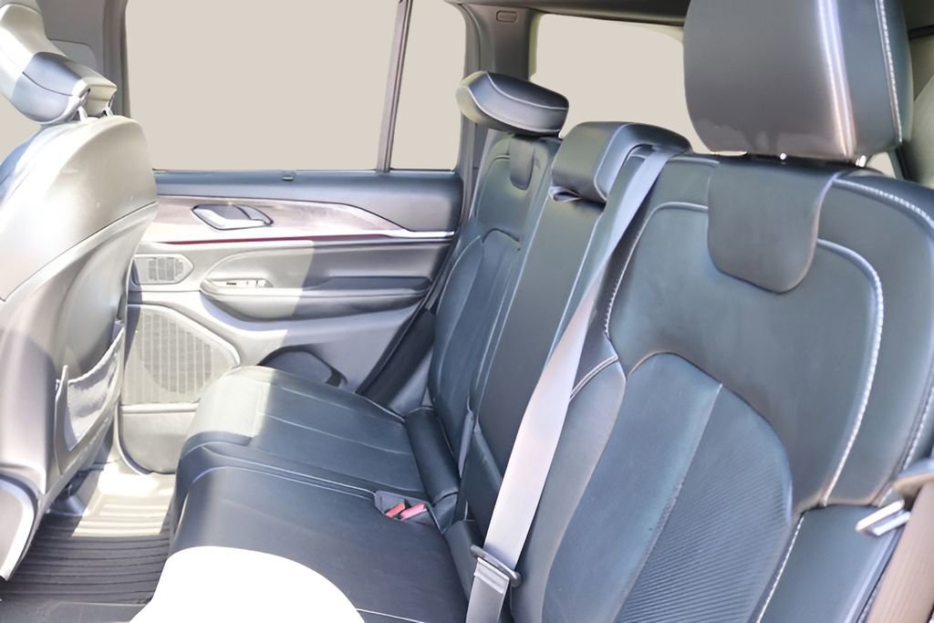 Used 2024 Jeep Grand Cherokee Overland w/ Adv Protech Group III image 15